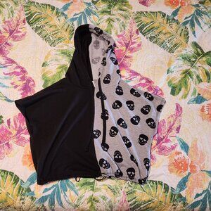 Juniors Cropped Sleeveless Hoodie Top w/ Split Skull design- SIZE LARGE (11-13)